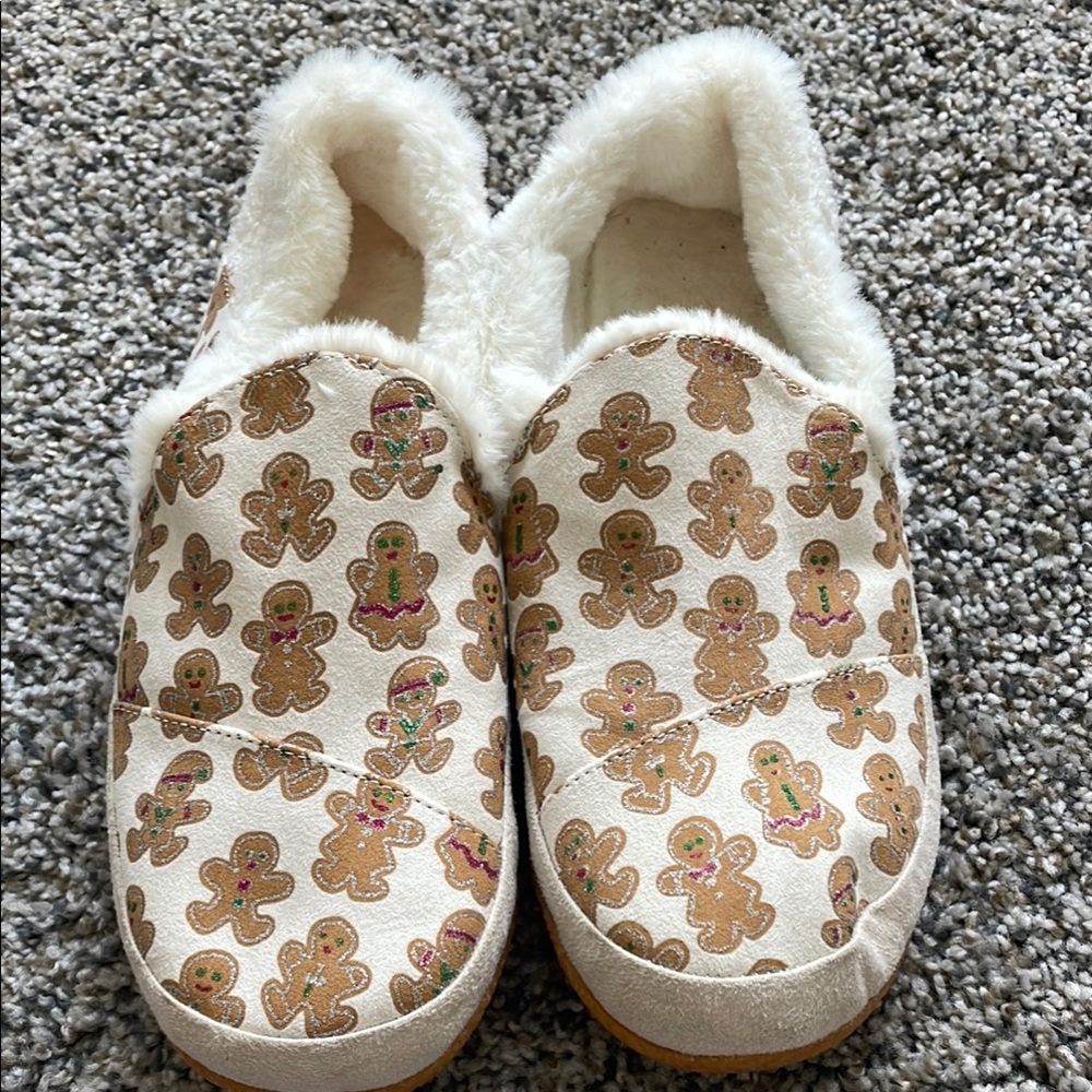 Toms Women’s gingerbread slippers size 7 never worn
